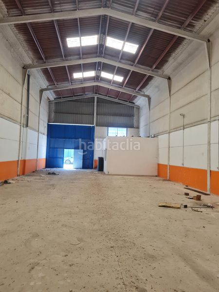 Foto 9585d539-0da0-4bdf-97e0-e8017800a451. Nau industrial a calle encofradores 8 a Guillena pueblo Guillena