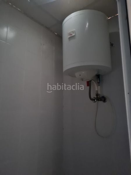 Foto f64621e3-29ec-4340-ad2b-0a649a0384d4. Nau industrial a calle encofradores 8 a Guillena pueblo Guillena
