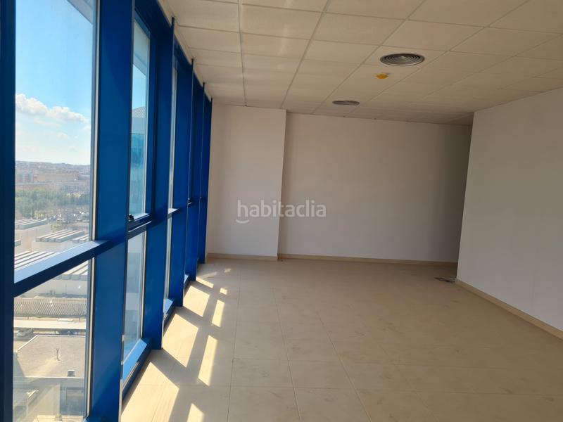 Foto 2e7c0bc7-8d89-4bb6-805a-04890415484e. Office space in calle arquitectura 2 in San Jerónimo - La Bachillera Sevilla