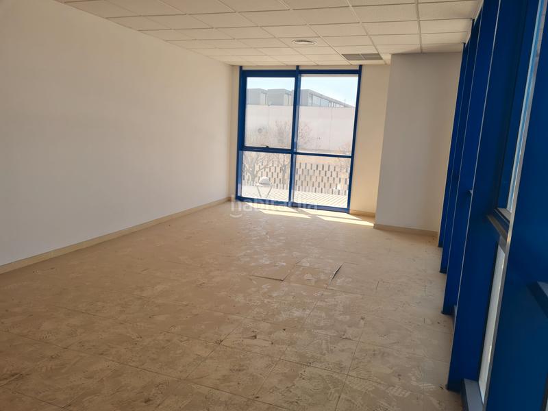 Foto 928a4fbd-fcc2-4100-a0a3-32d7c0e2d1b4. Office space in calle arquitectura 2 in San Jerónimo - La Bachillera Sevilla