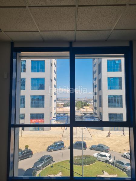 Foto f706780d-5353-4494-bcf0-834ffa7f9662. Office space in calle arquitectura 2 in San Jerónimo - La Bachillera Sevilla