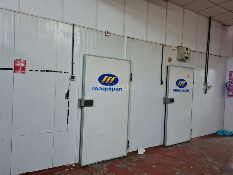 Foto 98f73bc0-aed6-48cf-a055-4a378e50fc8e. Rent industrial building in avenida de gines 2 in Bollullos de la Mitación