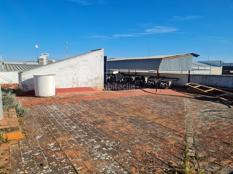 Foto b60493ad-c78f-42fa-808e-bef8e9fa683c. Rent industrial building in avenida de gines 2 in Bollullos de la Mitación