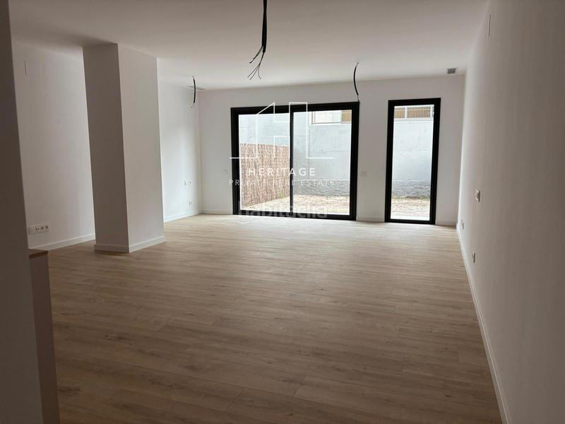 Foto e4bf4fc2-9319-48cd-93b5-d346033daf14. Lloguer local comercial a Tiana