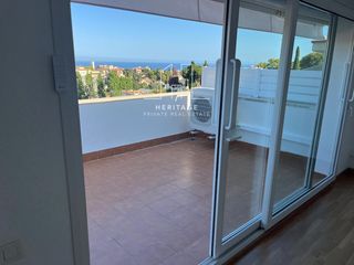 Location Maison jumelée à Francesc curet 14. Tiana alquiler residencial. casa pareada con terraza, jardín y v