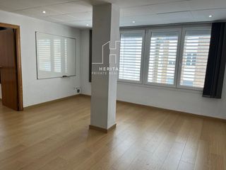 Affitto Ufficio in Platón 6. Alquiler oficina tamaño medio 75m2 en platón  santaló