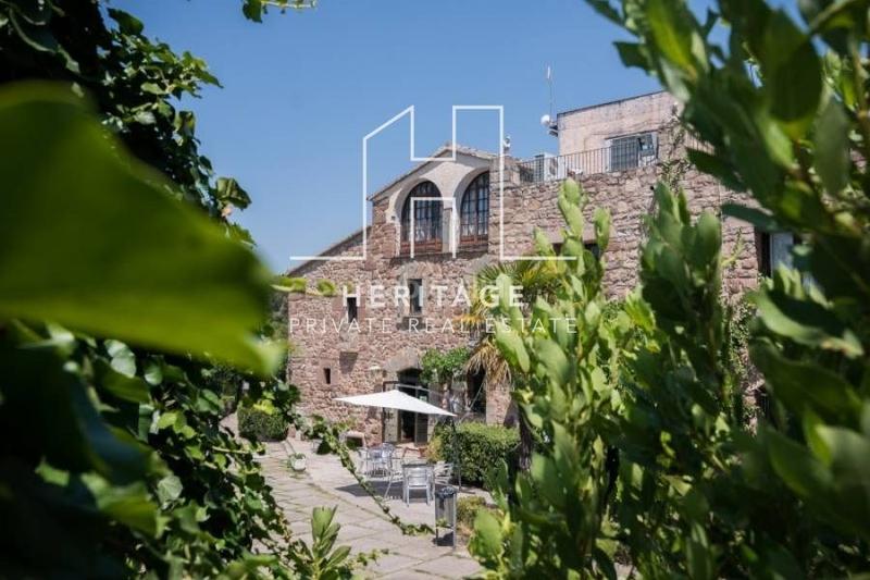 Foto f0d70115-307a-4841-8265-cc962bd2bc0e. Édifice dans Fonollosa