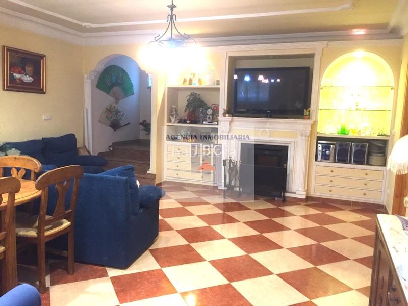 Foto e656a93a-8fb9-4942-aa2e-e395969f17d1. Chalet  venta zona alcoy en Eixample Alcoi