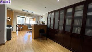 Appartement à Asdrúbal - Bahía Blanca. A la venta, gran vivienda en avenida de andalucía