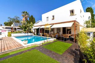 House  Passatge de quermançó. Exclusiva propiedad con piscina y encanto mediterráneo en el cor
