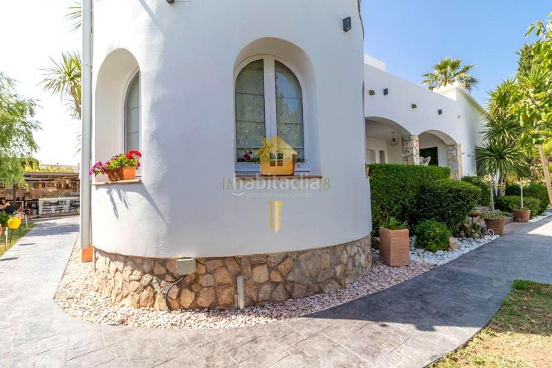 Foto 2c39ff6e-deac-4f80-9cae-16f9ffc24cd9. Casa amb calefacció piscina a Carmençó Empuriabrava