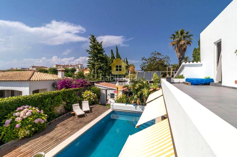 Foto 369f74e5-78cf-4858-83bf-e5056f232429. Casa amb calefacció piscina a Carmençó Empuriabrava