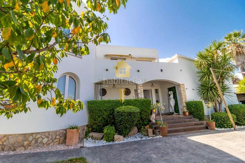 Foto 9f727dfe-4b3f-4bd8-95f4-e4d5741e0b11. Casa amb calefacció piscina a Carmençó Empuriabrava