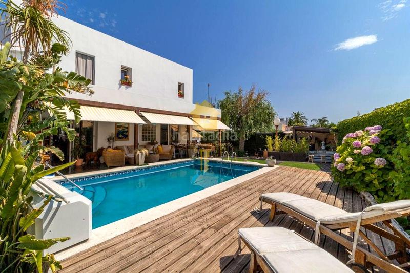 Foto a6db1d99-8af9-467d-a799-e18ad2209203. Casa amb calefacció piscina a Carmençó Empuriabrava