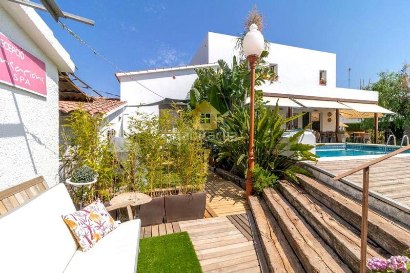 Foto a706e735-1c53-4a8b-8b37-bfd3b8d6d43e. Casa amb calefacció piscina a Carmençó Empuriabrava