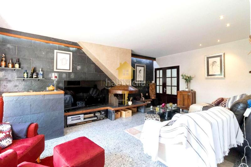 Foto d3e83900-be39-4019-94b8-638d7230aefe. Casa amb calefacció piscina a Carmençó Empuriabrava