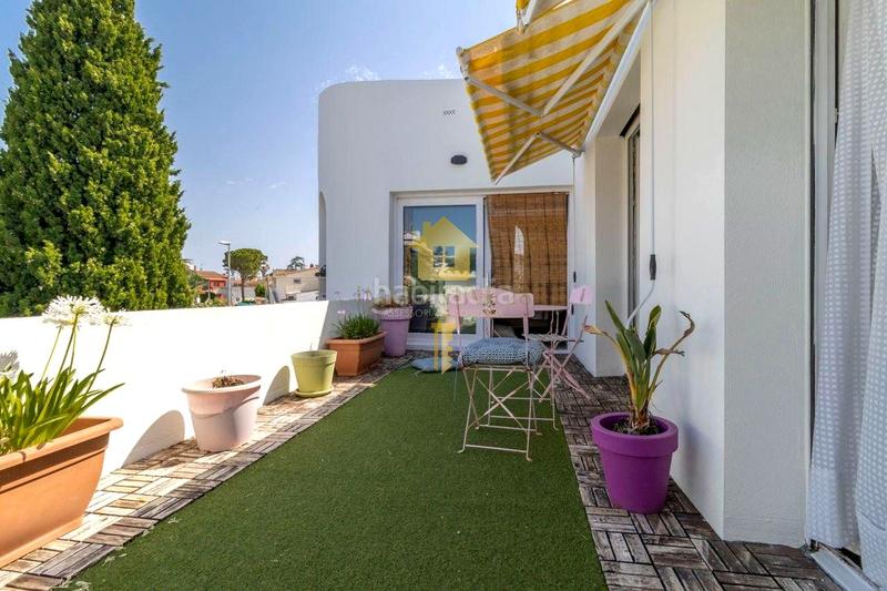 Foto e68084e6-a9fa-40fc-a68a-de776e121b1a. Casa amb calefacció piscina a Carmençó Empuriabrava