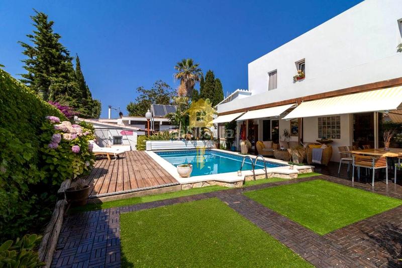 Foto f44681c7-600a-4a25-92c6-c6afbfcc6ae2. Casa amb calefacció piscina a Carmençó Empuriabrava