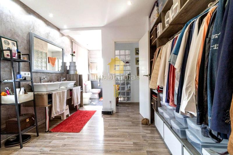 Foto f5f9cca5-bd7d-4b56-9665-07132b511ee3. Casa amb calefacció piscina a Carmençó Empuriabrava