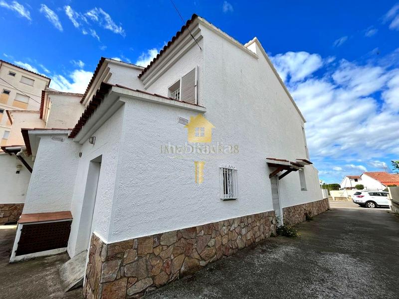 Foto 4b1792a4-b4e6-4643-b113-4a713c81e83b. Casa adosada  de 3 habitaciones totalmente reformada! en Roses