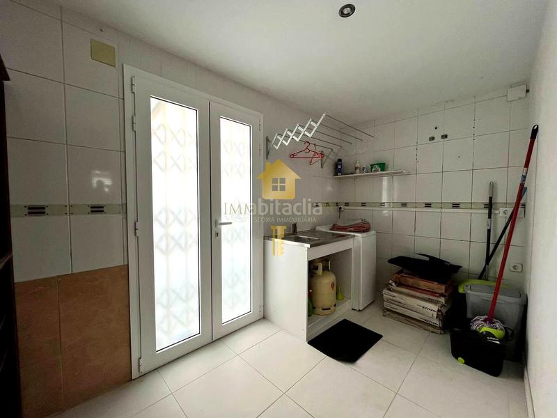 Foto 9775854e-a688-442d-8162-715224e9df00. Casa adosada  de 3 habitaciones totalmente reformada! en Roses