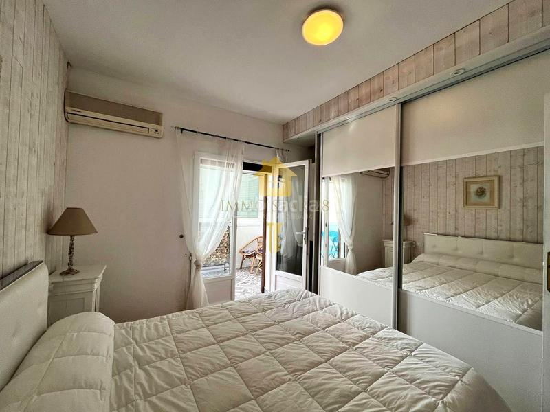 Foto ce571bbd-b9b9-4fa4-b93b-c919a19547e0. Casa adosada  de 3 habitaciones totalmente reformada! en Roses