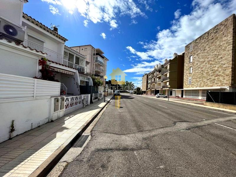 Foto ec93ef68-752d-4272-bfcc-4ee42c7926e8. Casa adosada  de 3 habitaciones totalmente reformada! en Roses