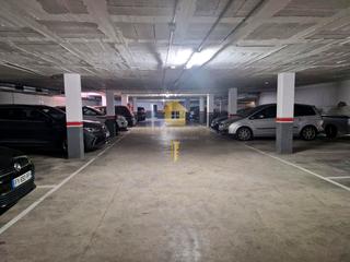 Aparcament cotxe  Carrer joan maragall. Plaza de parking en venta en roses centro