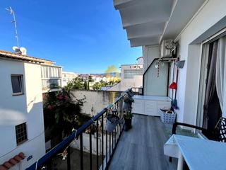 Location Appartement  Carrer francolí. Apartamento reformado en alquiler anual con vistas al canal  emp