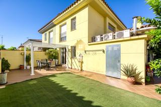 Maison  Carrer roma. Casa con encanto en mas oliva, roses