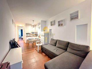 Rent Ground floor  Calle port joan. Piso en planta baja con piscina comunitaria en alquiler anual di