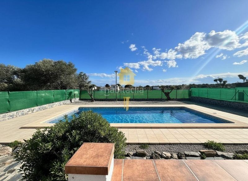 Foto 46f223c9-ebfb-45aa-abe5-c07915114eca. Casa amb aparcament a Nord Roses