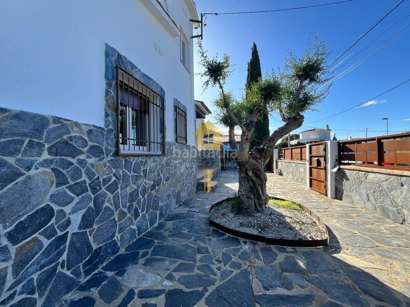 Foto 4ff3b5c2-2b65-462b-ad1e-3522928d67cd. Casa amb aparcament a Nord Roses