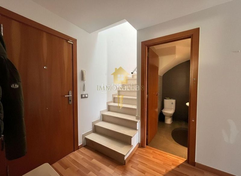 Foto 17525c3c-8cee-4508-98a2-29c0805a5847. Dúplex  en venta 3 habitaciones 2 baños parking incluido en Figueres