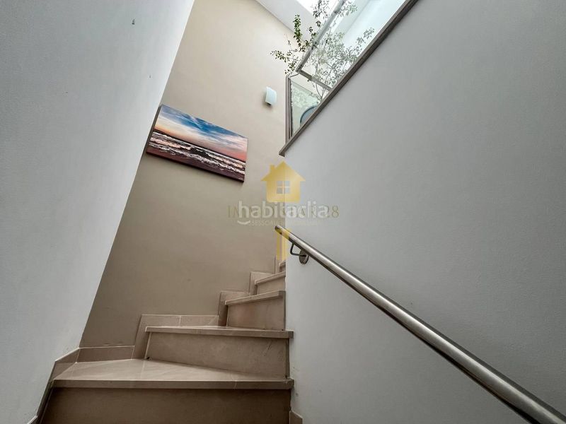 Foto ae6cd9a8-f346-45e4-9f0a-5acec5011a48. Dúplex  en venta 3 habitaciones 2 baños parking incluido en Figueres