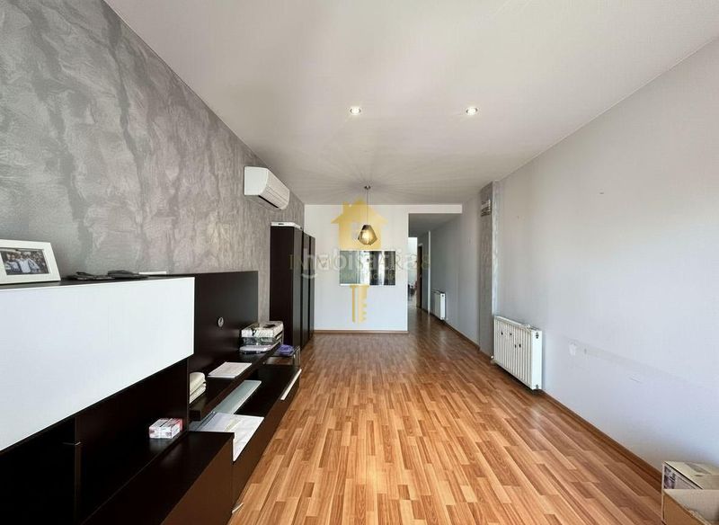 Foto c6b67548-ab0c-43ff-9397-d35ffd3a028b. Dúplex  en venta 3 habitaciones 2 baños parking incluido en Figueres