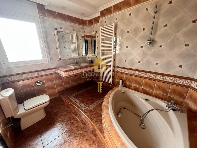Foto e74b23df-26fe-4f95-a412-fff05532e70d. Casa amb calefacció aparcament a Sant Miquel de Fluvià