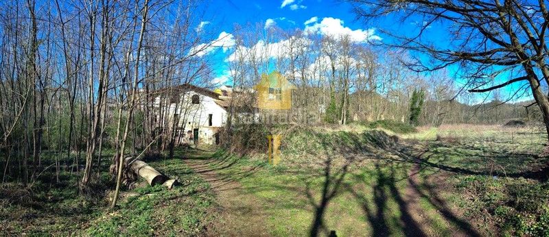 Foto 1115674a-5d60-4142-ac21-b9dd94a49563. Masía  en venta gran finca rústica con edificaciones tradicionales y amplio terreno agrícola y forestal en Olot