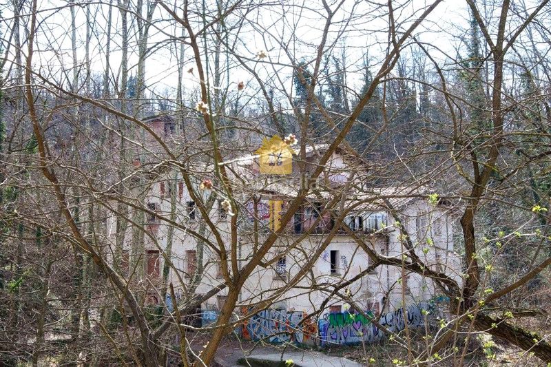 Foto 646398a6-f8e5-4e21-aec0-07bce9dde981. Masía  en venta gran finca rústica con edificaciones tradicionales y amplio terreno agrícola y forestal en Olot