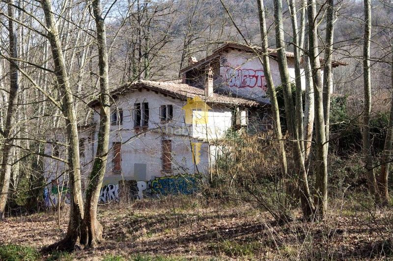 Foto 8653948b-f26f-404a-a5b5-b68bc03784be. Masía  en venta gran finca rústica con edificaciones tradicionales y amplio terreno agrícola y forestal en Olot