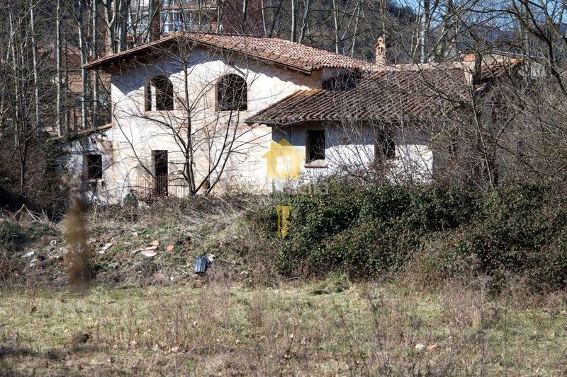 Foto 92f33169-0c0e-4c13-a2c8-630e3463ae14. Masía  en venta gran finca rústica con edificaciones tradicionales y amplio terreno agrícola y forestal en Olot