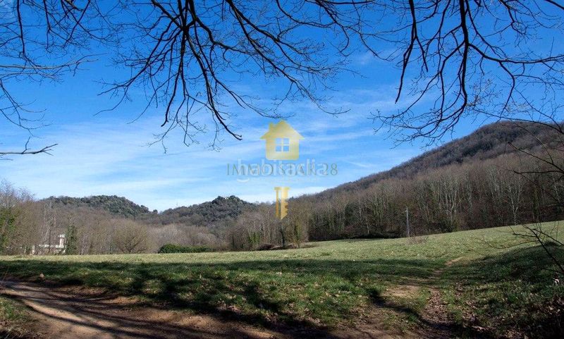 Foto b7aa5d38-0452-4793-bc5a-0e49496fa1b3. Masía  en venta gran finca rústica con edificaciones tradicionales y amplio terreno agrícola y forestal en Olot