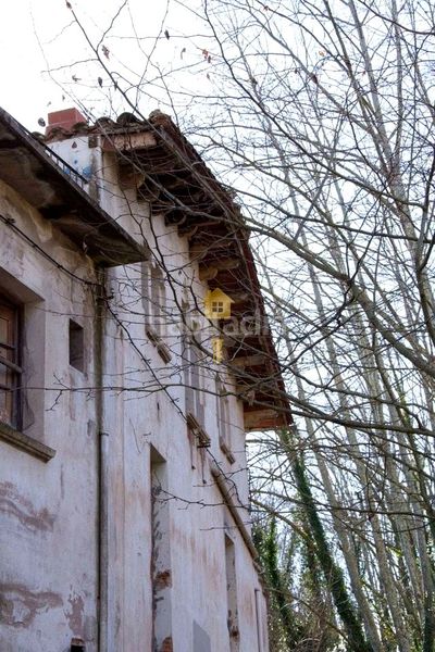 Foto c47a0993-4b12-4366-9b38-b3b163fde053. Masía  en venta gran finca rústica con edificaciones tradicionales y amplio terreno agrícola y forestal en Olot