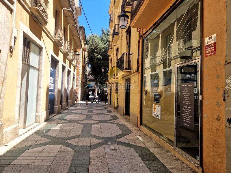 Foto 274d0ad2-5e3f-4be7-b6b7-116d817abca4. Lloguer local comercial a Centre Figueres