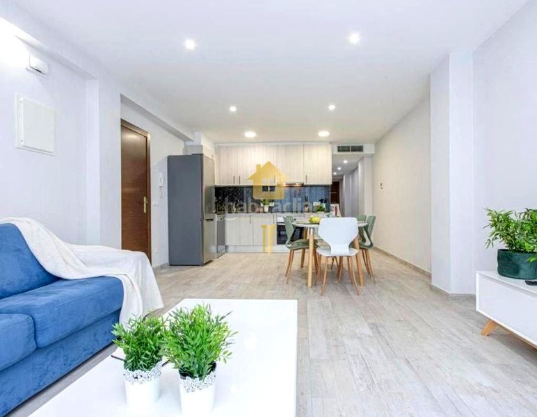Foto 4d656e84-9457-4112-9a1a-9f49bcfdc173. Rent flat in Centre Roses