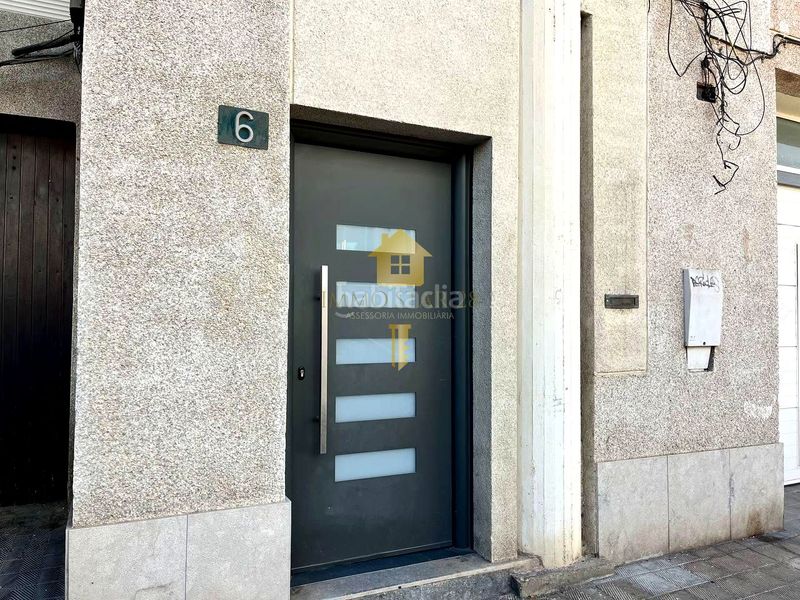 Foto f899df9e-ab36-41e1-b57c-1ce9fe9b8262. Rent flat in Centre Roses