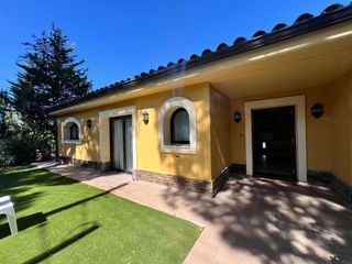 Affitto Casa  Calle de la pujada de l'hotel. Villa con piscina y jardín en santa cristina daro  alquiler para
