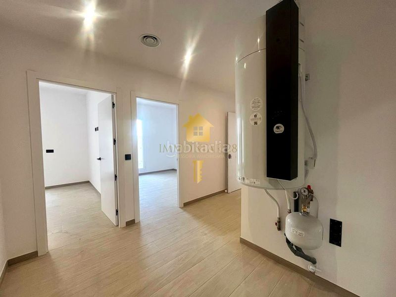Foto 9450bdb7-be76-4c05-9693-a4bbcf314683. Alquiler piso alquiler anual de 2 habitaciones en pleno centro en Roses
