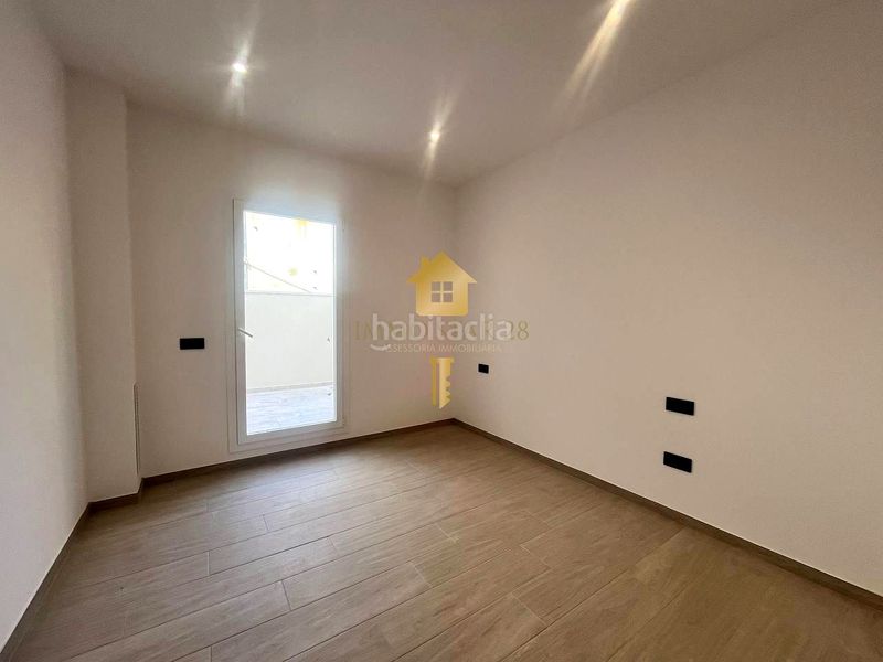 Foto a98870ff-3d76-431c-851a-c81351847130. Alquiler piso alquiler anual de 2 habitaciones en pleno centro en Roses