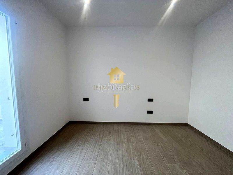 Foto b802a0b9-8eeb-4ff1-9cef-9e58438a0b45. Alquiler piso alquiler anual de 2 habitaciones en pleno centro en Roses